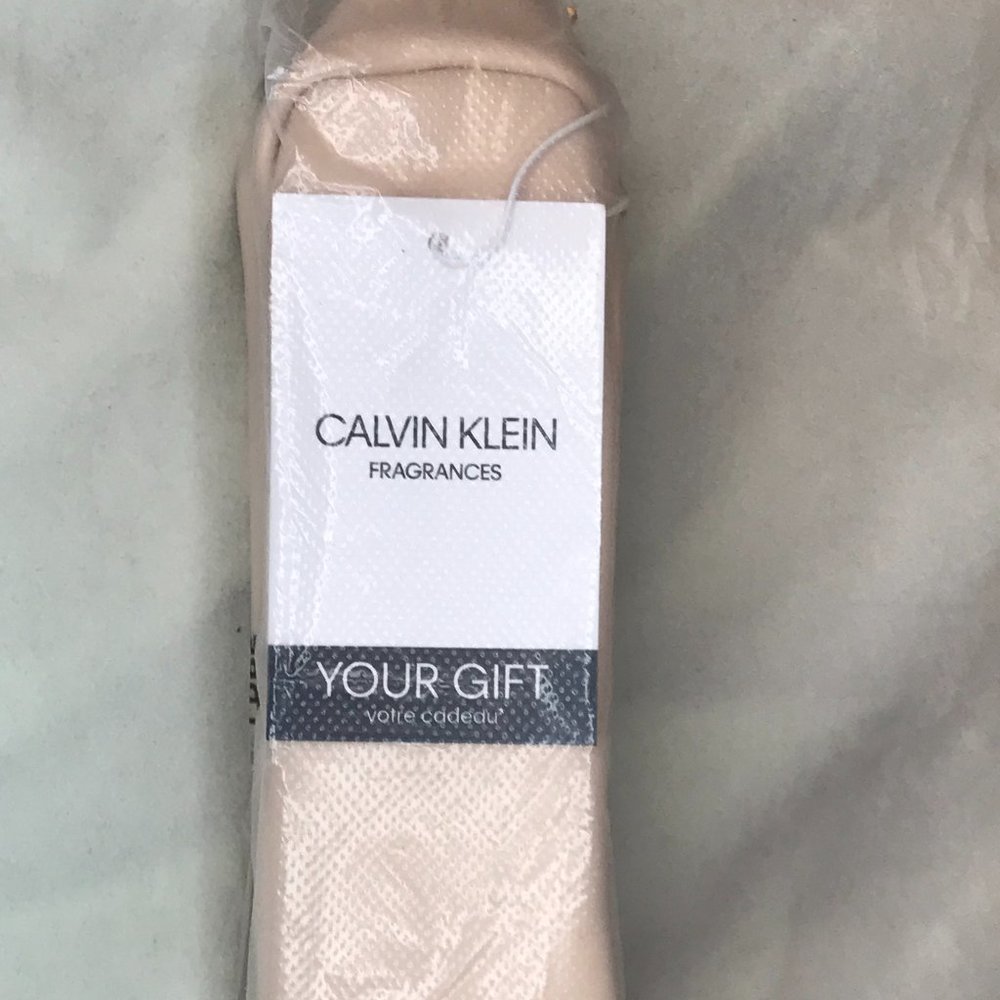 Calvin Klein fragrances / Makeup Cosmetic Bag Zipp